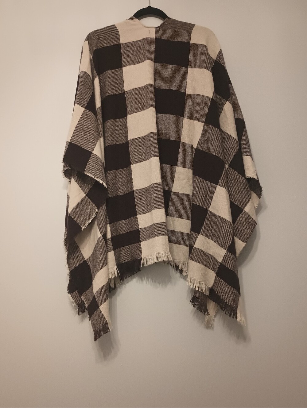 Tahari Black and Cream Plaid Poncho One Size - Picture 3 of 7